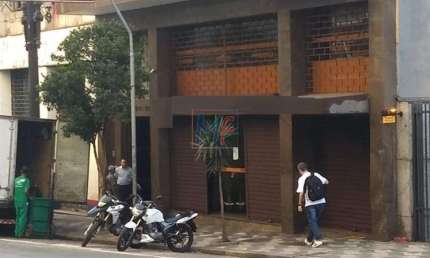 Excelente Loja localizada no bairro Centro Histórico de São Paulo, 873 m² a.c., 297,54 m² terreno , 6 m de frente, 6 banheiros. REF: 18.540