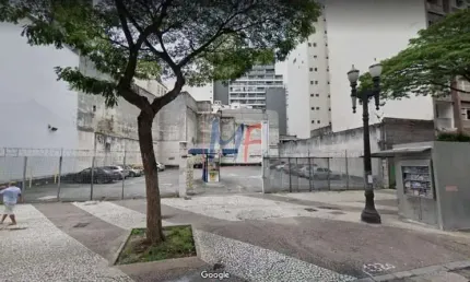 Excelente terreno na República, 872m² e 40 m2 a.c.,  testada de 30m. Zoneamento ZEIS-3. Não aceita permutas. (REF 17.468)
