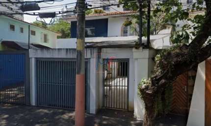 Excelente casa comercial Chácara Sto. Antônio (Zona Sul SP), com 4 dorms, (2 suites) , 219 m² a.u.,  terreno 265 m2 ,  ZM , 4 vagas. Prox. Rua Verbo Divino (REF 18.704)