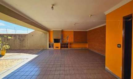Excelente sobrado localizado no City América, com 430 m² a.c., 484 m² a.t., 4 dorms., (sendo 4 suítes), piscina e 6 vagas. ZCOR 1. REF: 18.875