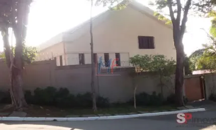 Excelente sobrado em Interlagos, 4 dormitórios (1 suíte), sala, cozinha, copa, despensa, adega, piscina, salão de festas, 5 vagas (REF 18.942)