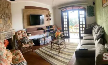 Excelente sobrado no Jd. São José, com 4 dormitórios (2 suítes), sala, cozinha, lareira, varanda, salão de festas, 2 vagas ZM.  (REF 18.990)