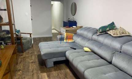 Excelente sobrado no Jardim Japão, com 3 dormitórios (1 suíte), sala, cozinha, despensa, lavanderia, churrasqueira, 2 vagas- ZC.  (REF 18.995)