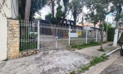 Excelente casa térrea na Penha, com 270m² a.c.,  terreno com 692 m2 , 3 dormitórios (1 suíte), sala, escritório, churrasqueira, piscina, edícula, 3 vagas (REF 19.096)