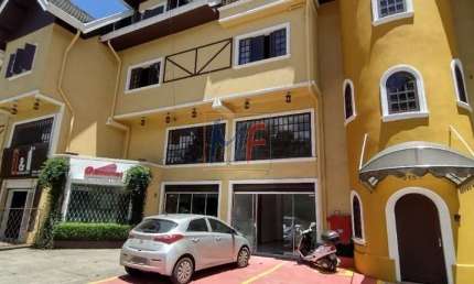 Excelente loja na Vila Jaguaribe, em Campos do Jordão - SP, com 132 m² de área útil, piso frio, mezanino e banheiro (REF 19.098)