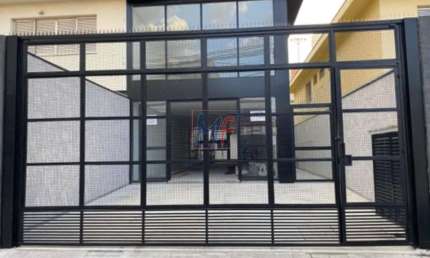 Excelente prédio comercial no Tatuapé, com 189 m² a.u., terreno 195 m2,  testada de 6,6  m, mezanino, banheiros, entrada lateral, edícula. ZM .  (REF 19.111)