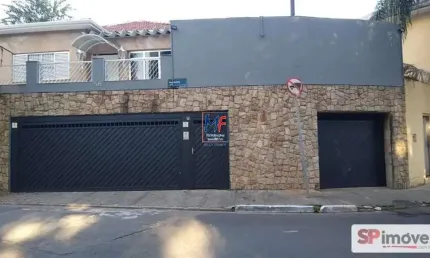 Excelente sobrado na Cidade Mãe do Céu, com 400m² a.u., 3 dormitórios (3 suítes), sala, cozinha planejada, piscina, 4 vagas . Aceita permutas. (REF 19.489)