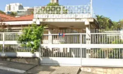 Excelente terreno na Vila Carrão, com 546  m² , 368 m² a.c., composto por uma casa, um galpão e 2 vagas. Zon. ZM.  Prox. Rua Engenheiro Pegado (REF 19.855)