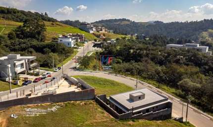Excelente terreno em condomínio fechado, na cidade de Santana de Parnaíba/SP, 751 m² de área, com infraestrutura e lazer completos (REF 19.623)