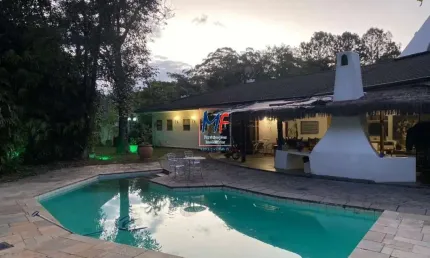 Excelente Casa (Sobrado) em Condomínio localizada em Cotia, 774 de área total, 7 dorm(s), 4 suíte(s), lareira, piscina, closet, banheira e 12 vaga(s),  REF: 19.699