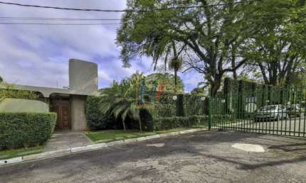 Excelente casa no Paineiras do Morumbi, com 730m² a.u., 5 dormitórios (5 suítes), sala, cozinha, 8 vagas. Prox. Av. Morumbi (REF 18.308)