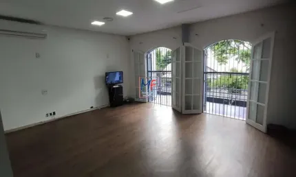 Excelente casa comercial  na vila mariana, próximo ao metrô ana rosa , com 235  m²  a.c., 165 m²  terreno , 10 salas grandes, 5 banheiros, 2 vagas.  zon zeu . ref: 19.973