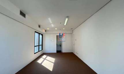 Excelente Conjunto Comercial recém reformado localizado no Itaim Bibi, com 35 m²  a.u., sala ampla, 2 banheiros, copa, recepção, 1 vaga. REF: 19.761
