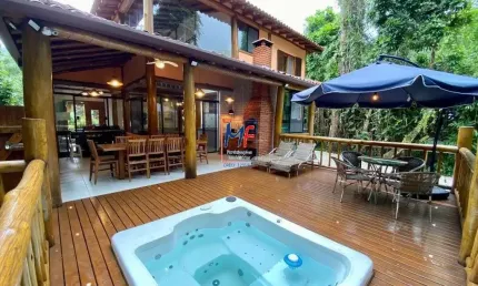 Excelente casa em cond. fechado em São Sebastião/SP,  250m² a.u., 4 dormitórios (2 suítes), sala, cozinha, jacuzzi, churrasqueira, 4 vagas (porteira fechada) (REF 19.921)