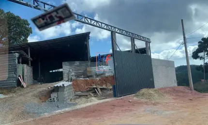 Excelente terreno no bairro Recanto Floresta Negra, em Campos do Jordão/SP, com 854 m² a.t. (são dois lotes, 379 m² e  475 m²) (REF 19.519)