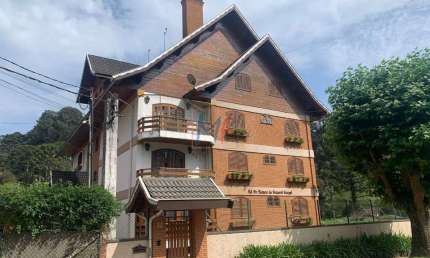 Excelente apto duplex (cobertura) em Capivari, Campos do Jordão - SP, com 233m² a.u., 5 dormitórios (2 suítes), 2 vagas (REF 18.400)