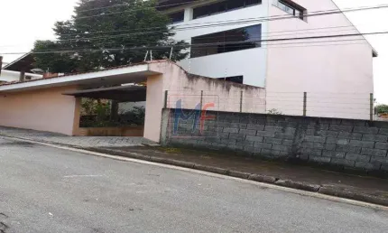 Ref: 14.043 - lindo sobrado no bairro vila irmãos arnoni, com 4 quartos sendo 2 suítes, sala, cozinha, lareira, piscina, 4 vagas, 371 m².