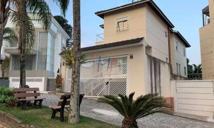 REF: 15.480 - Linda casa em cond. fechado no Tucuruvi, com 311 m² sendo 4 suítes, sala ampla, cozinha planejada, quintal, piscina, 4 vagas.