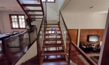 Excelente sobrado em cond. fechado em Carapicuíba/SP, com 500m² a.u., 3 dormitórios (3 suítes), sala, cozinha, 2 escritórios, área de serviço, terraço, 4 vagas (REF 20.221)