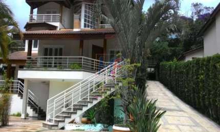 REF: 4772 - - Excelente Casa ALTO PADRÃO com 1.000 m² a.c. 2.000 m² de a.t , 4 dorms, 4 suítes, 5 banheiros e 8 vagas de garagem.