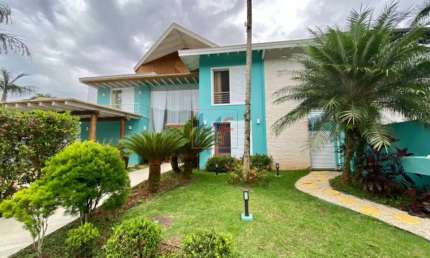 REF: 16.479 - Linda casa no condomínio Costa Verde Tabatinga, 507 m² a.u.,  7 suítes, amplo living, 3 salas, área gourmet, piscina, 4 vagas.