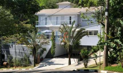 REF: 13.623 - Lindíssima Casa em condominio fechado em  Mairiporã, segurança 24hs, com 4 dorms (2 suítes), área de lazer, 8 vagas, 340 m².