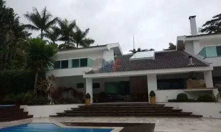 Excelente casa em cond. fechado no Guarujá, 1260 m² a.t., 480m² a.c., 6 quartos (6 suítes), área gourmet, jacuzzi, piscina, 6 vagas (REF 18.041)