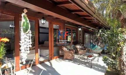 Excelente casa em cond. fechado em Carapicuíba/SP, com 320m² a.u., 4 dormitórios, sala, cozinha, piscina, churrasqueira, forno de pizza, sauna úmida, 4 vagas (REF 20.223)