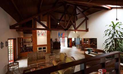 Excelente casa  Cotia com terreno de 2.530 m2 e  900m² a.u., 5  suítes , sala, cozinha, sala jogos, churrasqueira, forno de pizza, canil, 2 piscinas, jardim, 6 vagas (REF 20.233)