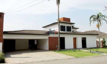 Bela casa Condominio Residencial 5  Alphaville  , 620 m² a.u., 5 suítes, 7 salas, cozinha, piscina,  spa, 10 vagas.  Aceita proposta com permutas. REF 16.751 -