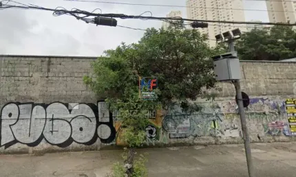 Excelente Terreno no Jardim Umuarama,  1.061 m² a.c., 5.351 m² terreno , testada 35 m. ZONEAMENTO: ZM. REF: 20.522