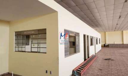 Excelente galpão no Centro de Limeira/SP, com 600 m² a.c., 1000m² a.t., 3 escritórios, 4 banheiros, nas proximidades da Av. Campinas. Não aceita permutas.  (REF 20.539)