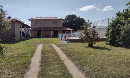 Excelente chácara 380m² a.c., 3 dormitórios (1 suíte), sala, mezanino, edícula, churrasqueira, piscina, 2 vagas (REF 20.713)