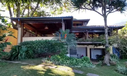 Excelente casa em cond. fechado ,  370 m² a.c., 1200m² a.t., 6 dorms.(5 suítes), sala, varanda, jardim, piscina  (REF 20.605)