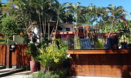 Excelente casa em cond. fechado na Praia da Ponta Azeda, em Ilhabela/SP, 312 m² a.c., 3 suítes, área gourmet, deck, piscina (REF 20.640)