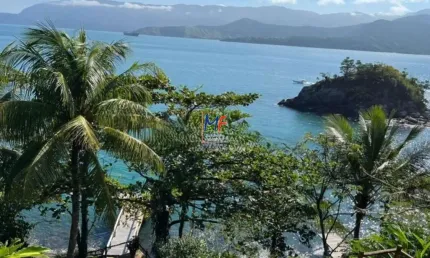Excelente casa na  Praia da Feiticeira,  em Ilhabela/SP, 457 m² a.c., 1416m² a.t., 6 dormitórios (4 suítes), pier particular, vista p/mar (REF 20.590)
