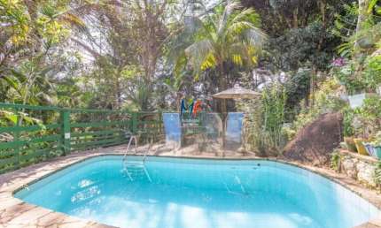 Excelente imóvel em Ilhabela/SP, 154 m² a.c., 5.500m² a.t.,  casa principal, 4 chalés, piscina. Prox. Praia Perequê (REF 20.589)
