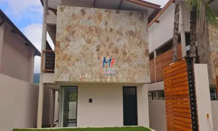 Excelente casa no bairro  Piúva, em Ilhabela/SP, 135m² a.c., 167 m² a.t., 3 dorms.(1 suíte), sala, jardim, deck, piscina, 2 vagas (REF 20.606)