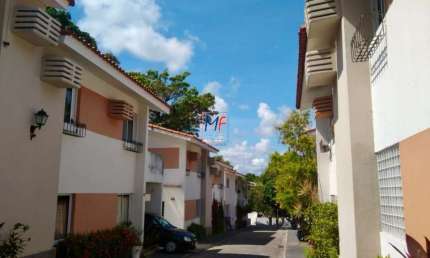 Excelente casa  em condomínio fechado em Recife - Pe, com 75m²  a.c, 3 dormitórios ( 1 suite),  sala, cozinha, 3 banheiros e 2 vagas cobertas e lazer . REF: 20.885