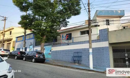 Excelente casa comercial no Jardim das Laranjeiras, 400m² a.u., com 4 salas, 4 dormitórios, 4 banheiros, salão, solarium, lavanderia, 4 vagas (REF 20.894)