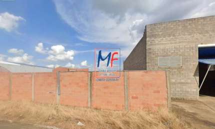 Excelente galpão em Pirassununga SP, 700 m² a.c. e de terreno , imóvel de esquina, administração e escritórios (de alto padrão), banheiros, piso em granito (REF 20.914)