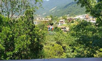 Excelente casa na Barra Velha, em Ilhabela/SP, 171m² a.c., 3000m² a.t., com 3 dormitórios (3 suítes), sala, cozinha, lavabo, varanda, lavanderia, churrasqueira (REF 20.641)