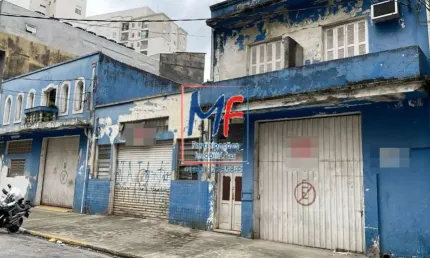 Excelente Galpão Comercial e ou Industrial no Cambuci com 684 m²  , Zon. ZM ,  vestiários, salas, escritórios e banheiros. Uma ótima opção para depósitos! REF 21.061