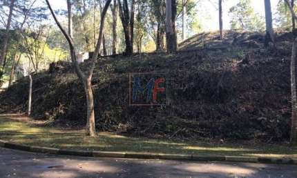 Excelente Terreno em Condomínio Fechado no bairro Jardim Peri, 611 m² a.u terreno já desmembrado, aberto a negociação. REF 12.241