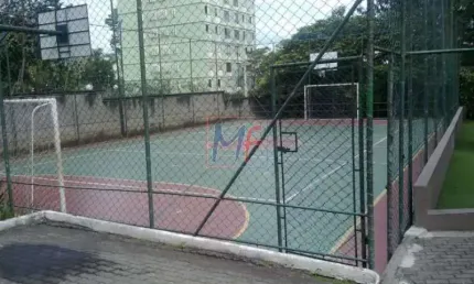 Excelente apartamento em rua tranquila em frente a praça com muito verde !