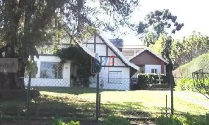 Lindíssima Casa em Capivari Campos do Jordão com casa de caseiro e 6 vagas
