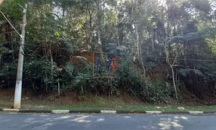 Excelente Terreno em Cresciuma no condomínio Parque Suíça, total  606 M² É um aclive com 12.20 m  de frente e 12.00 m de fundos. REF:6035