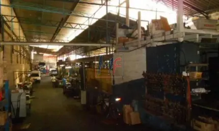 Excelente Galpão Comercial no bairro Saúde, com 808 m² a.c, e 864m² terreno, testada de 12 metros, zoneamento: ZEU. Estuda propostas com permutas.  - REF 7878
