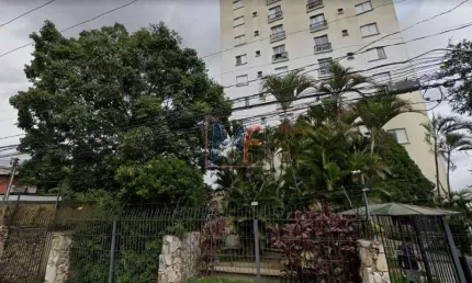 REF: 8074 Excelente Apartamento no bairro Jabaquara, com 2 dorms + 1 dorm. reversível, sala grande, sacada, cozinha espaçosa e 1 vaga.