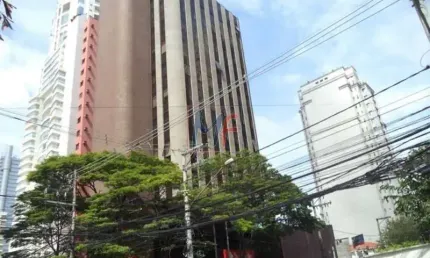 Ótimo Conjunto Comercial localizado no bairro Cidade Monções, com 104 m², 2 vagas, estuda propostas, próximo a Metrô. REF. 9.478